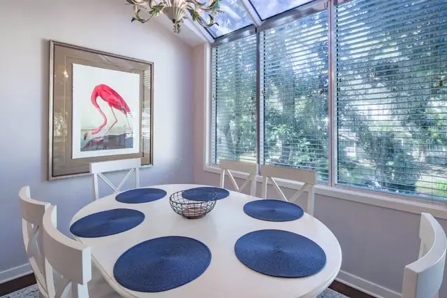 Dining area at Barrington Park 714